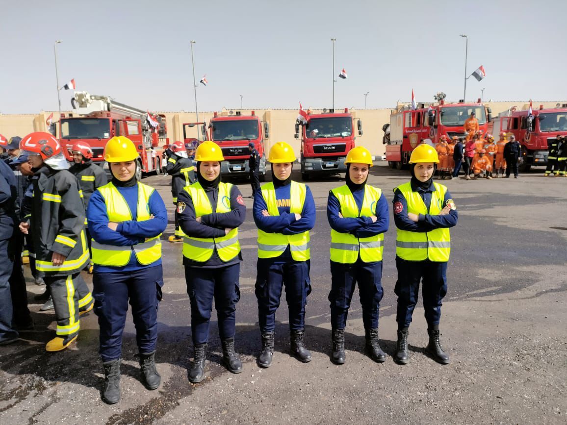 في يومهن العالمي..بنات حواء يصارعن النيران بقلوب حديدية (2) في يومهن العالمي..بنات حواء يصارعن النيران بقلوب حديدية (2)