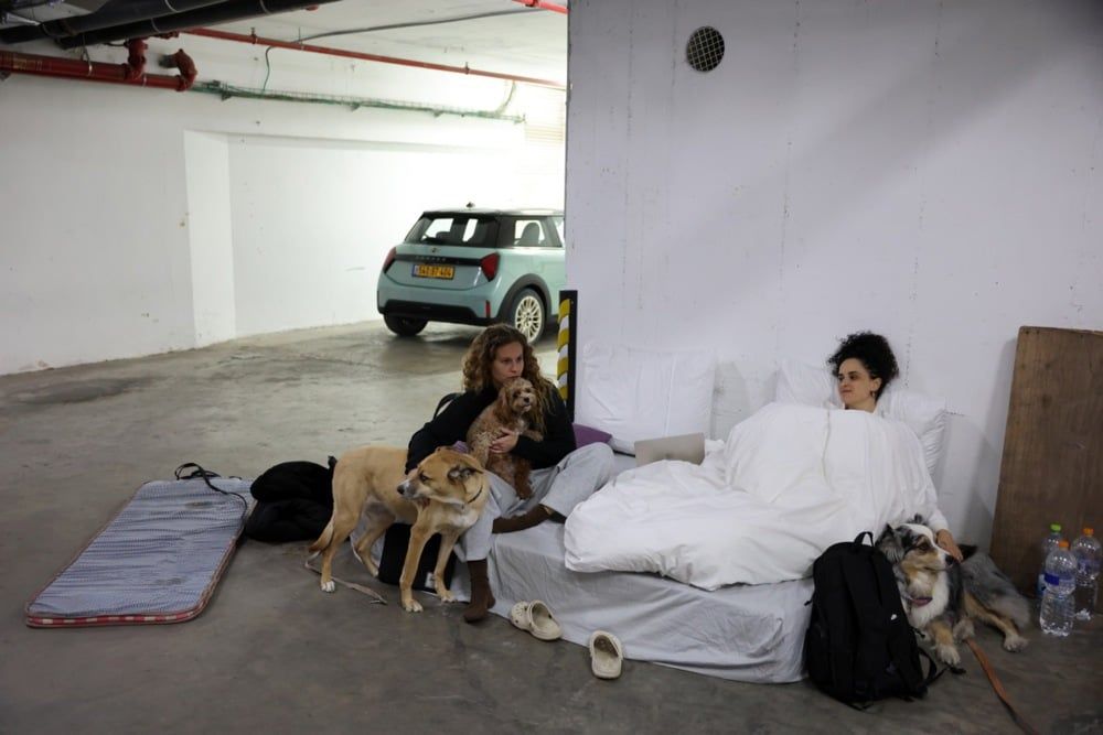 صافرات إنذار وقصف عشوائى.. استمرار الهجمات الإيرانية على إسرائيل (10) صافرات إنذار وقصف عشوائى.. استمرار الهجمات الإيرانية على إسرائيل (10)