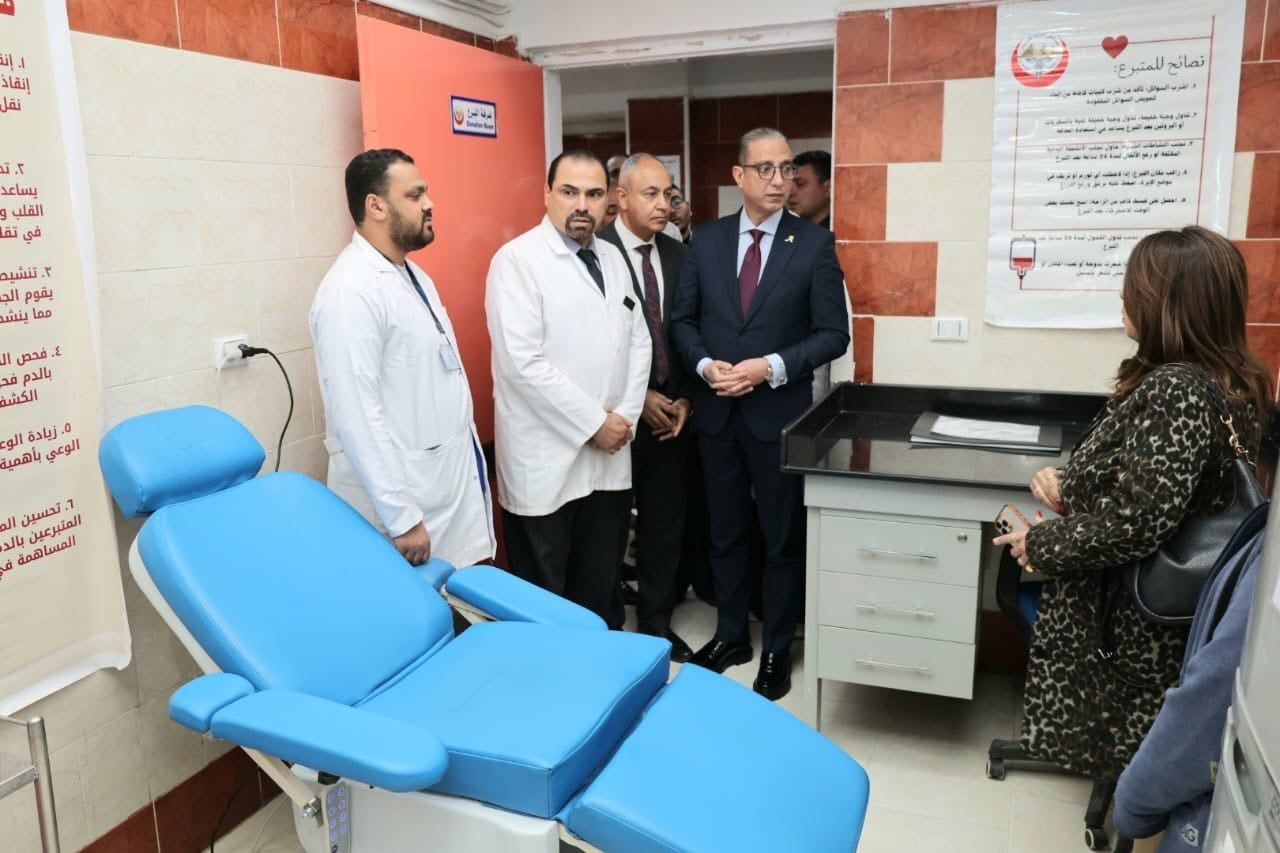 محافظ الجيزة يفتتح أول بنك دم تجميعي