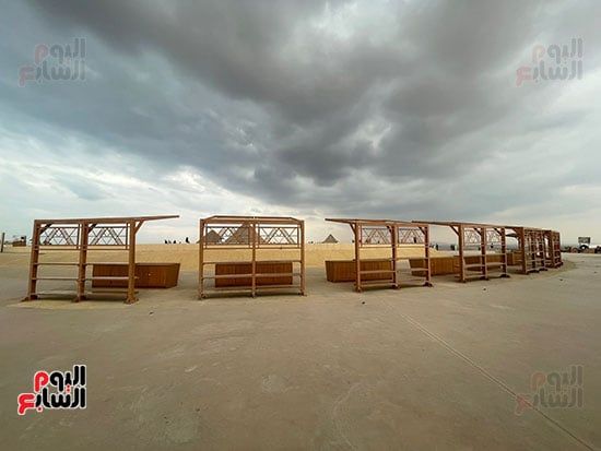 170625-منصات-بيع-الهدايا-التذكارية-في-اهرامات-الجيزة 170625-منصات-بيع-الهدايا-التذكارية-في-اهرامات-الجيزة