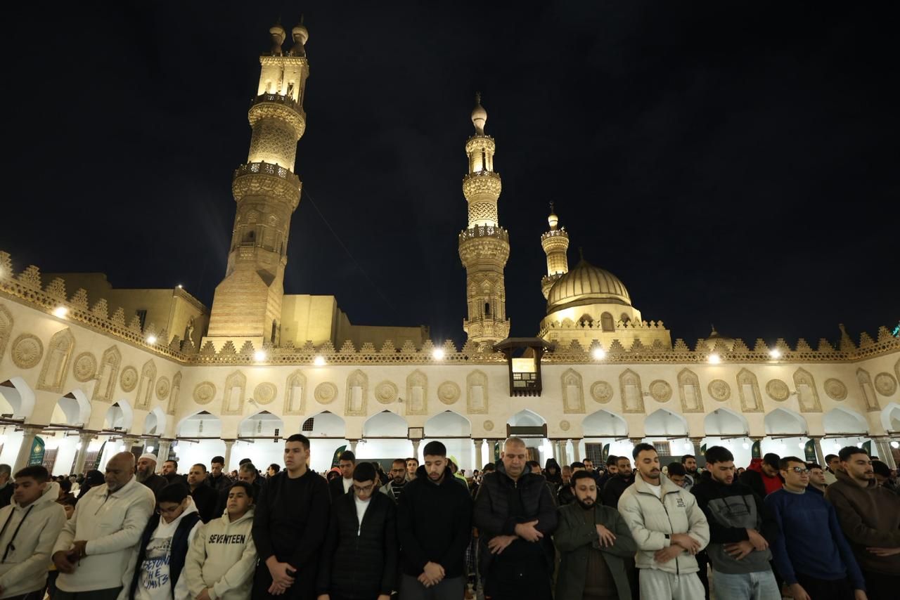 العشاء والتراويح فى الليلة الثالثة عشرة من رمضان فى الجامع الأزهر العشاء والتراويح فى الليلة الثالثة عشرة من رمضان فى الجامع الأزهر