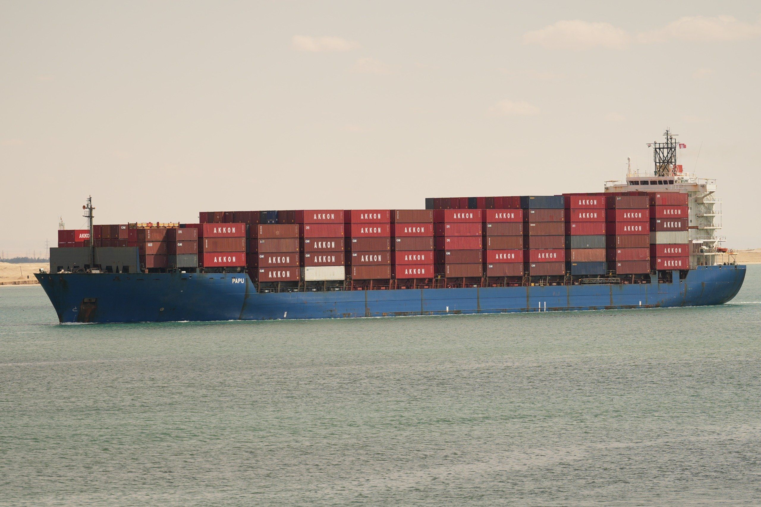 مرور السفن عبر قناة السويس مرور السفن عبر قناة السويس