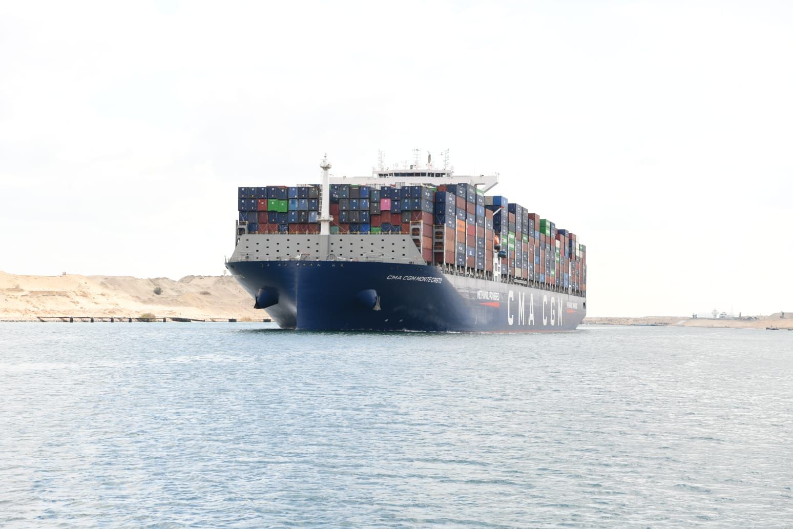 انتظام حركة الملاحة في قناة السويس اليوم الثلاثاء (4) انتظام حركة الملاحة في قناة السويس اليوم الثلاثاء (4)