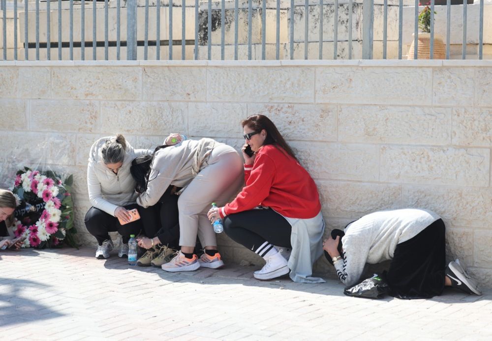 جنازة ضحايا الغارة الجوية على بيت شيمش (7) جنازة ضحايا الغارة الجوية على بيت شيمش (7)