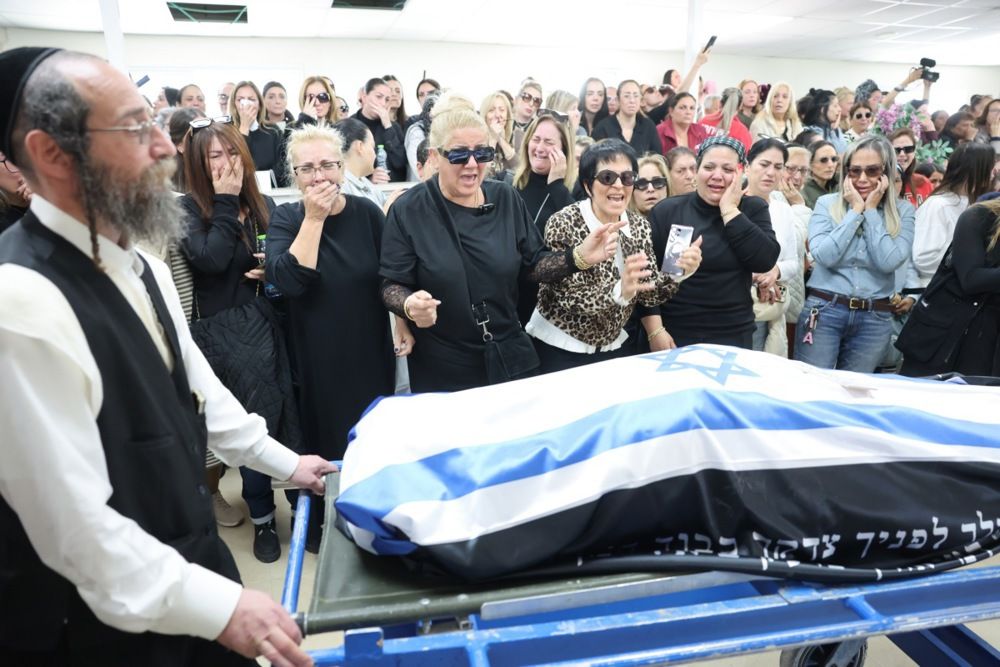 جنازة ضحايا الغارة الجوية على بيت شيمش (3) جنازة ضحايا الغارة الجوية على بيت شيمش (3)