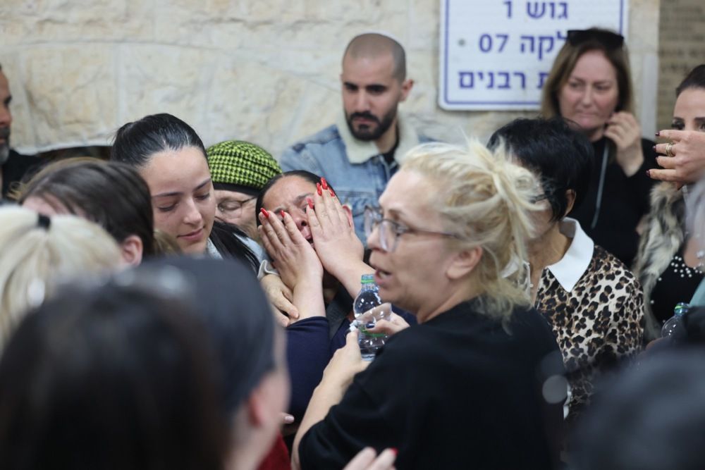 جنازة ضحايا الغارة الجوية على بيت شيمش (2) جنازة ضحايا الغارة الجوية على بيت شيمش (2)