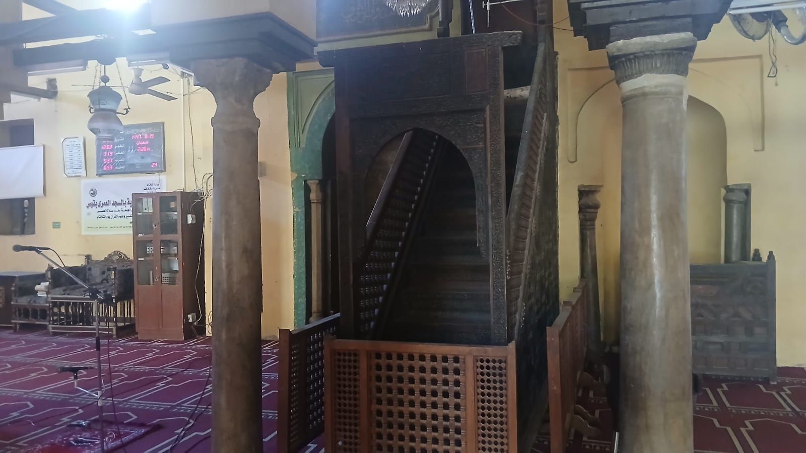 منبر المسجد العمري منبر المسجد العمري