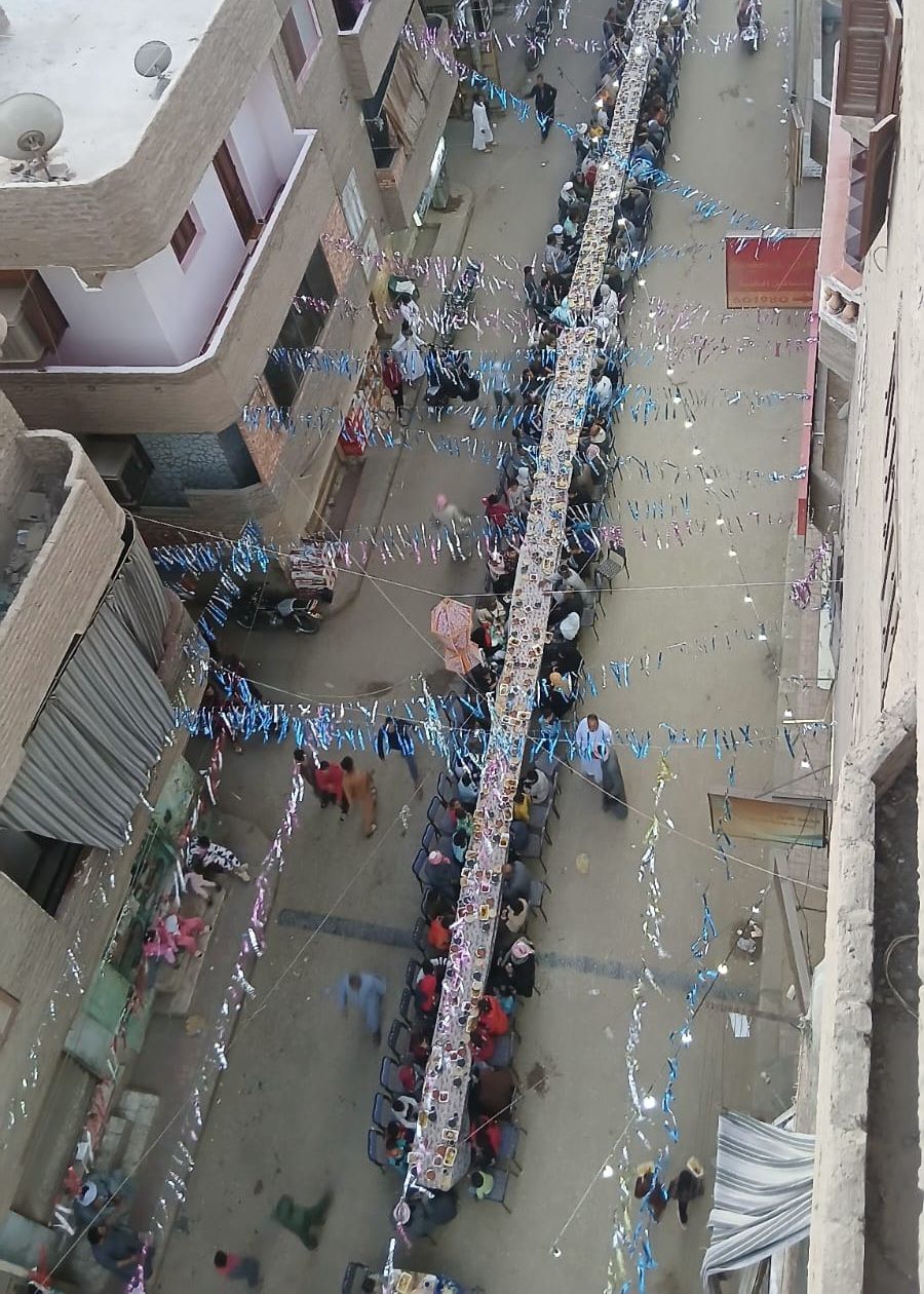 الصائمين خلال لحظات الإفطار الصائمين خلال لحظات الإفطار