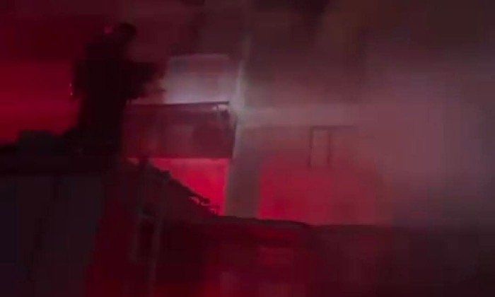 السيطرة على حريق هائل بوحدة سكنية دون إصابات ببورسعيد السيطرة على حريق هائل بوحدة سكنية دون إصابات ببورسعيد