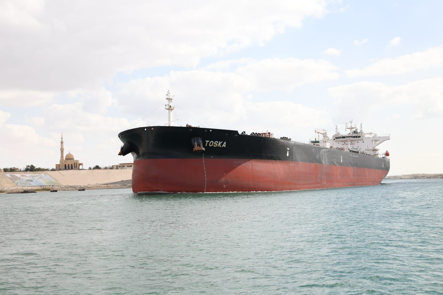 انتظام حركة الملاحة في قناة السويس اليوم الثلاثاء (5) انتظام حركة الملاحة في قناة السويس اليوم الثلاثاء (5)