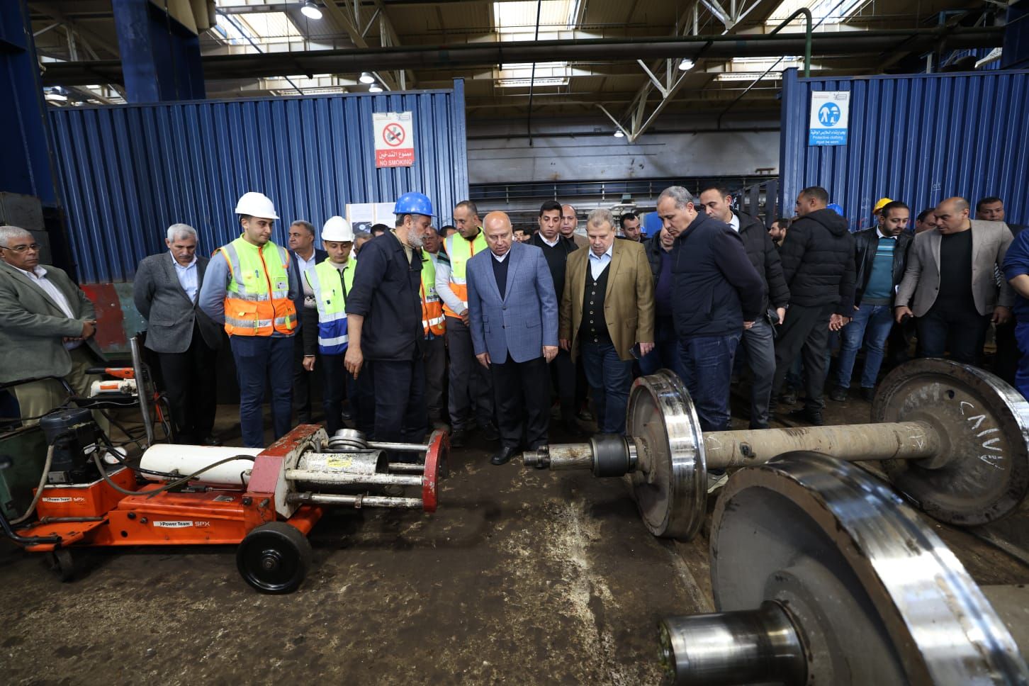 وزير النقل يتفقد ورش جبل الزيتون بالإسكندرية وزير النقل يتفقد ورش جبل الزيتون بالإسكندرية