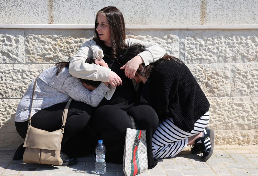 جنازة ضحايا الغارة الجوية على بيت شيمش (10) جنازة ضحايا الغارة الجوية على بيت شيمش (10)