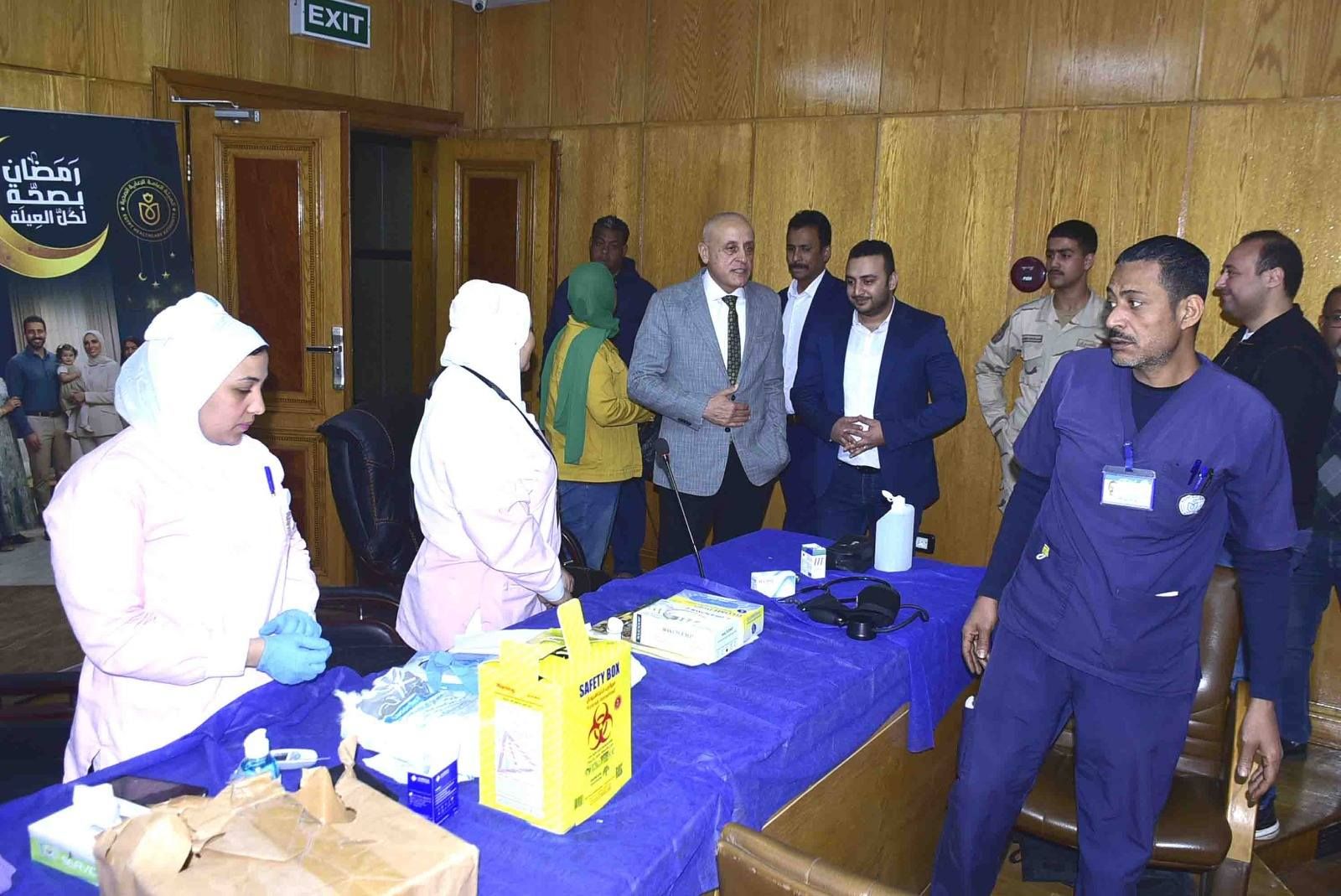 محافظ الأقصر يتفقد قافلة رمضان بصحة لكل العيلة بديوان عام المحافظة محافظ الأقصر يتفقد قافلة رمضان بصحة لكل العيلة بديوان عام المحافظة