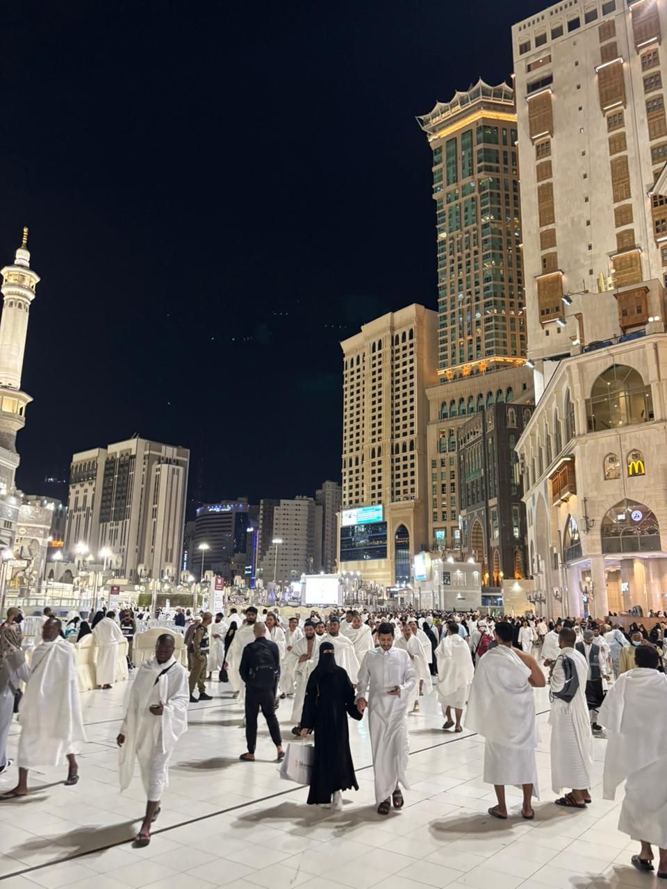 اليوم السابع في معايشة كاملة مع المعتمرين المصريين بساحات الحرم (2) اليوم السابع في معايشة كاملة مع المعتمرين المصريين بساحات الحرم (2)