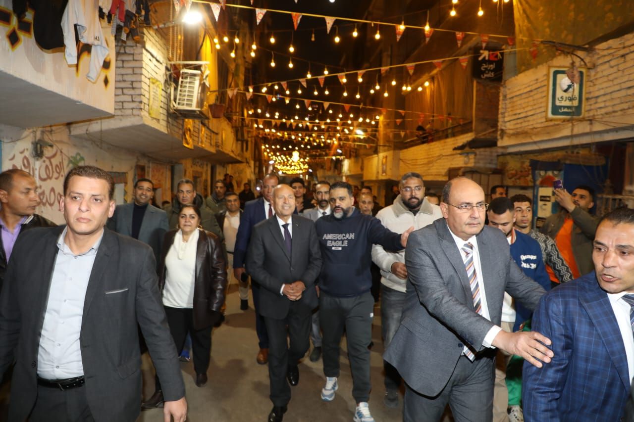 جانب من تفقد محافظ القاهرة للمائدة جانب من تفقد محافظ القاهرة للمائدة