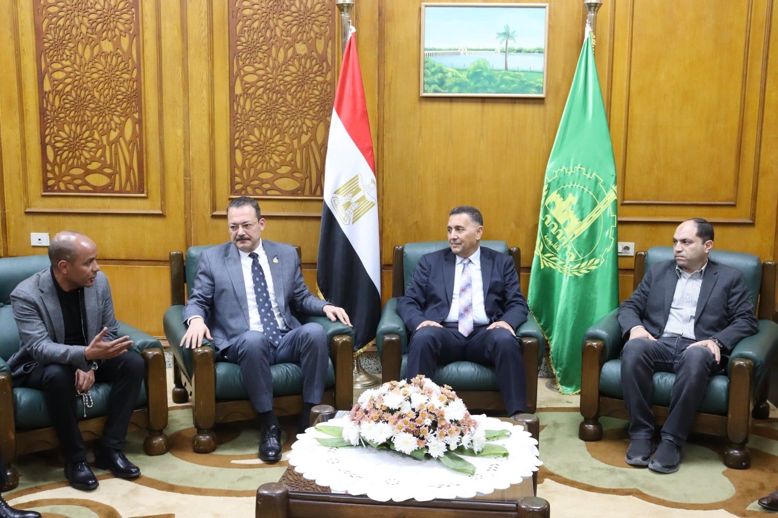 جانب من اللقاء جانب من اللقاء