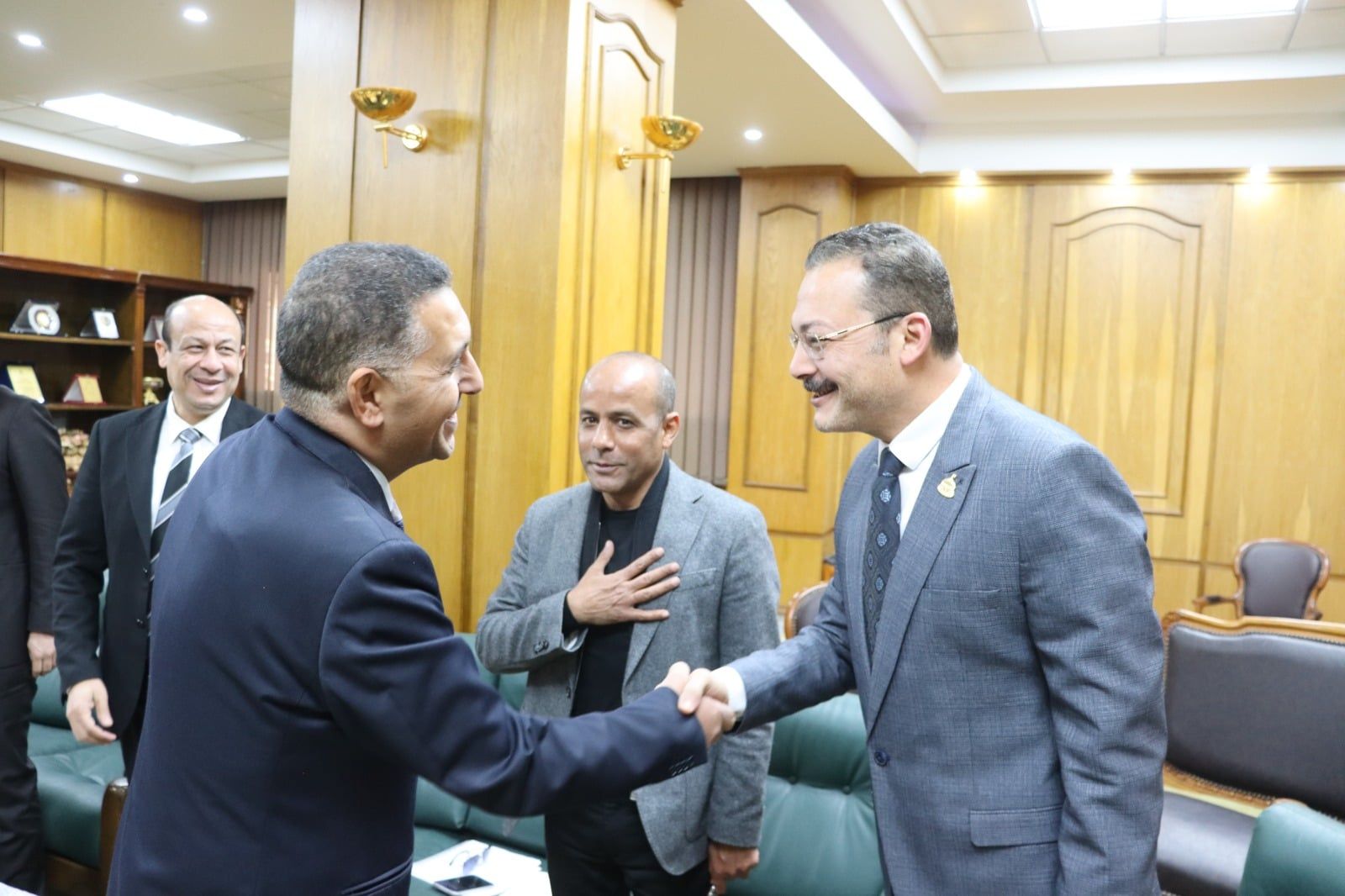 خلال لقاء محافظ القليوبية بالنواب خلال لقاء محافظ القليوبية بالنواب