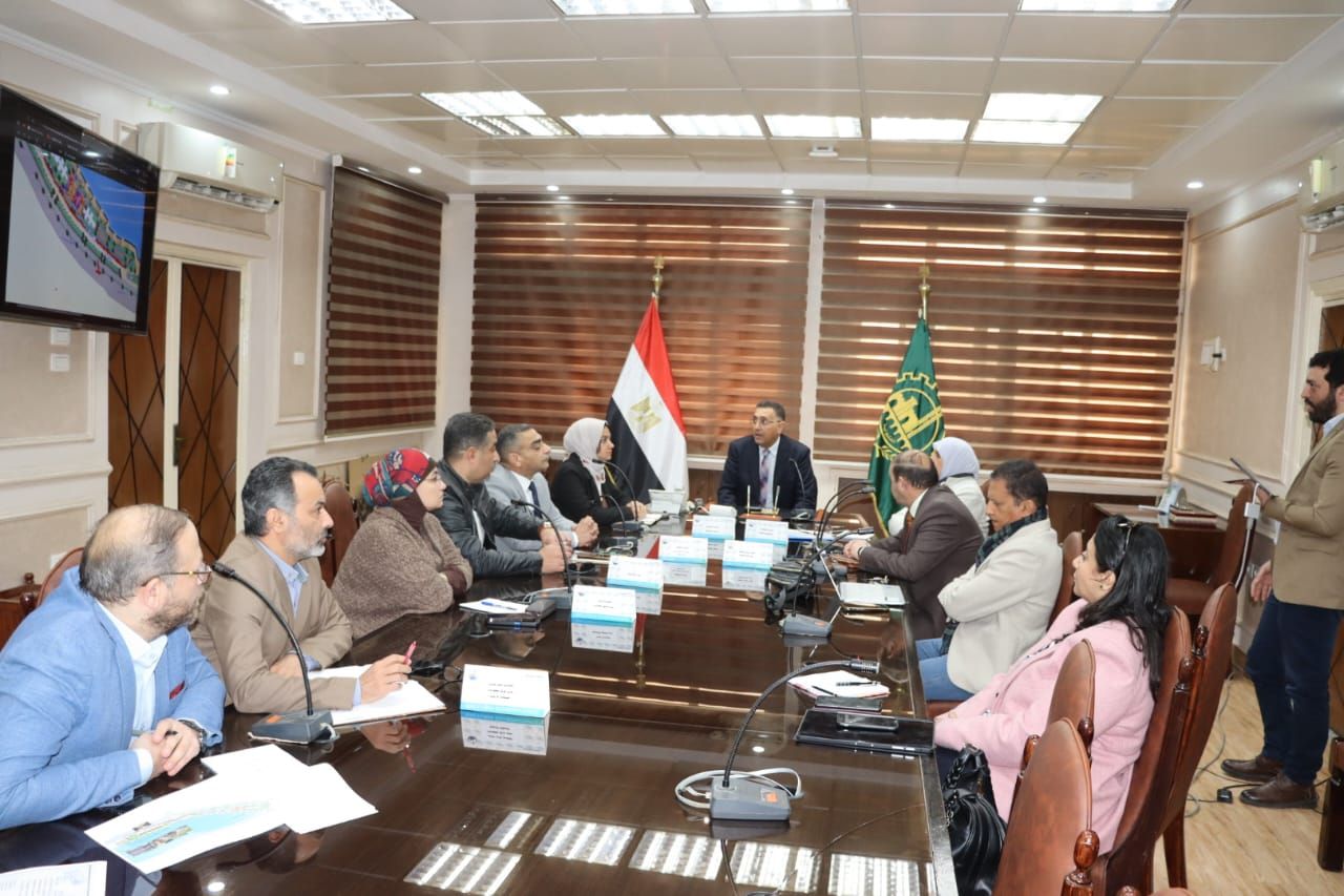 محافظ القليوبية خلال الاجتماع محافظ القليوبية خلال الاجتماع