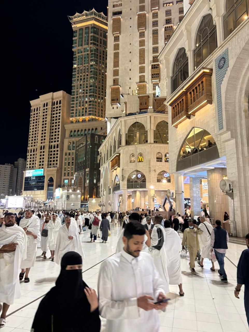 اليوم السابع في معايشة كاملة مع المعتمرين المصريين بساحات الحرم (6) اليوم السابع في معايشة كاملة مع المعتمرين المصريين بساحات الحرم (6)