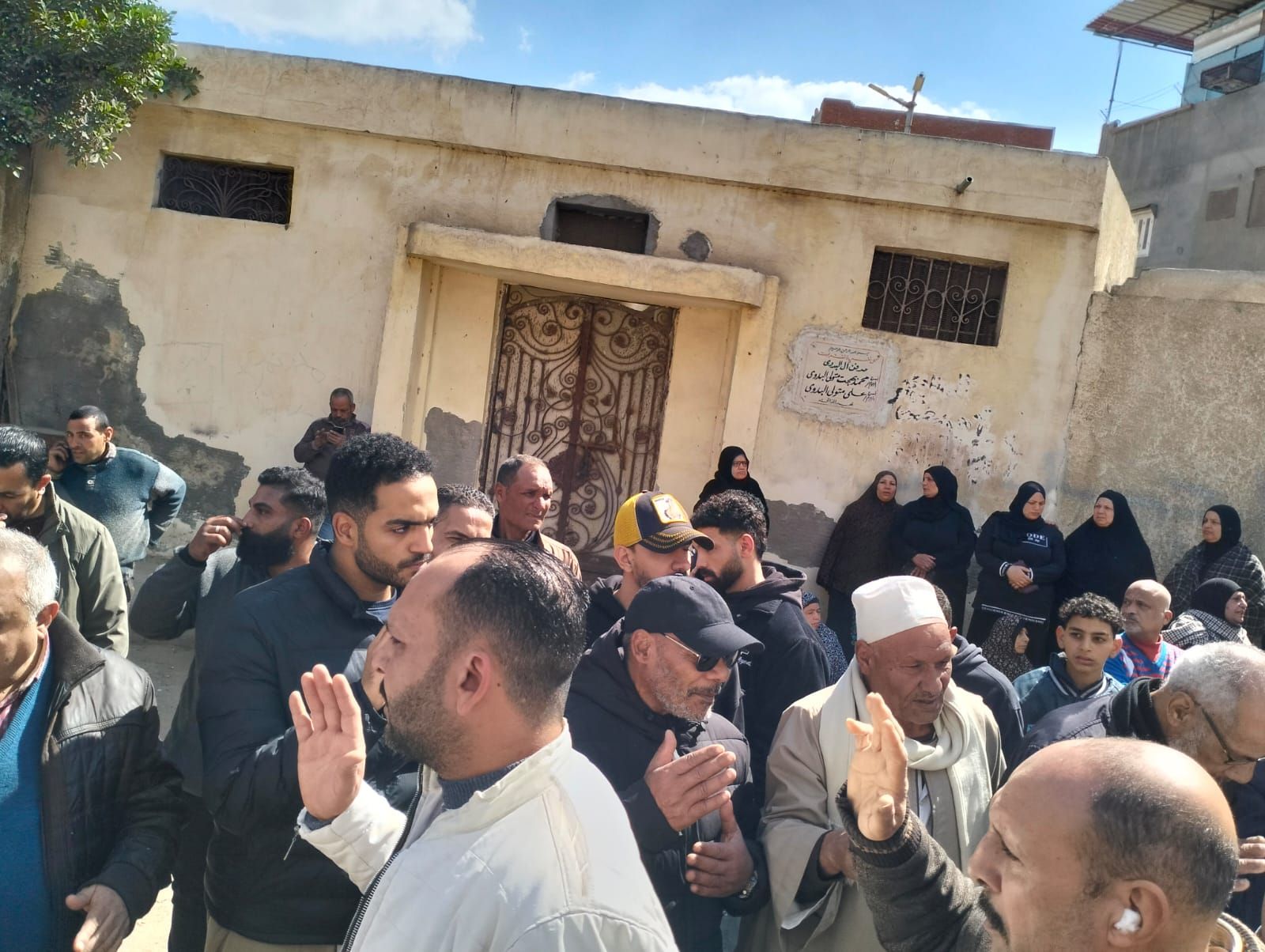 جانب من تلقى العزاء