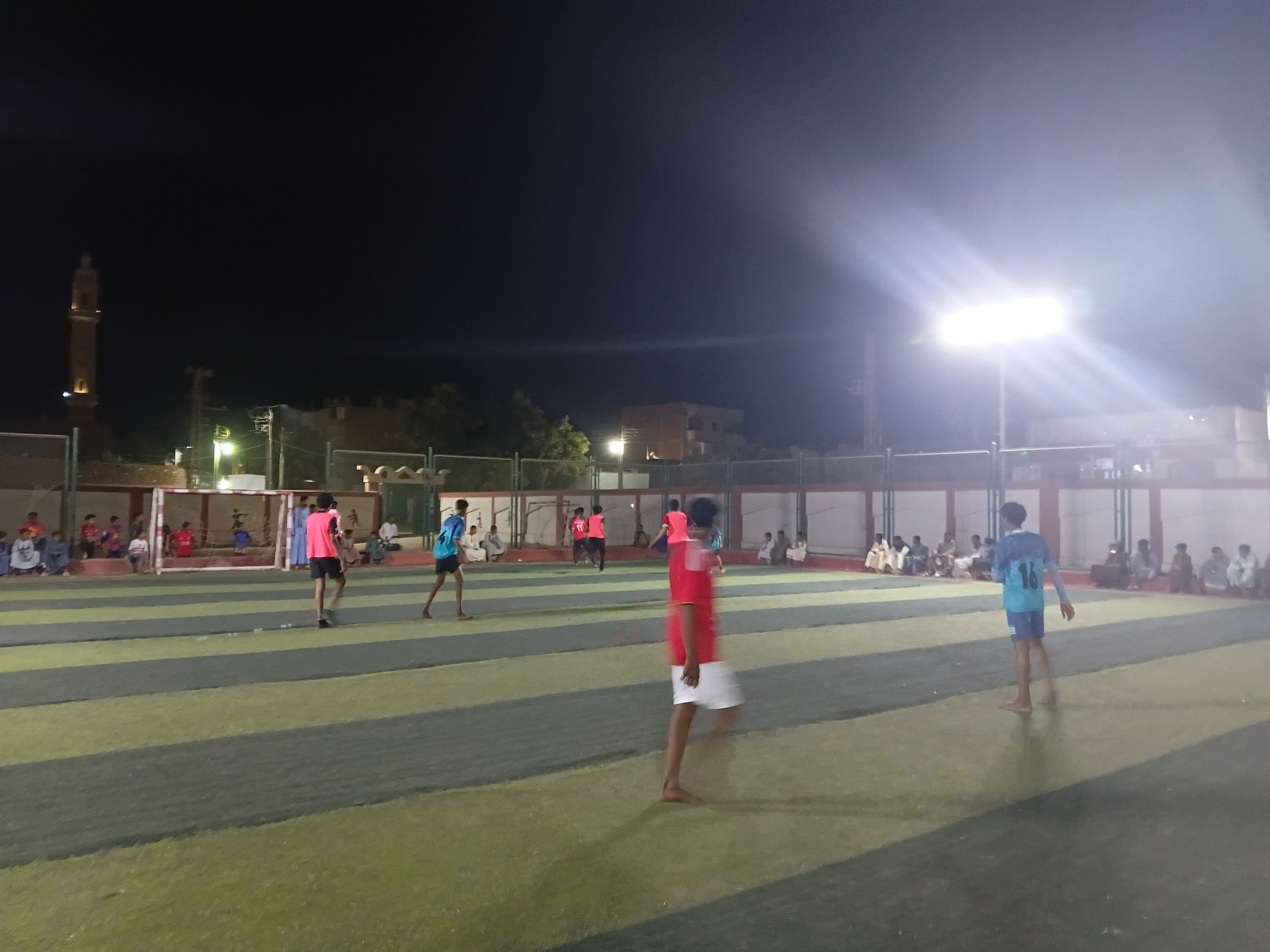 وسط حضور جماهيري كبير وسط حضور جماهيري كبير