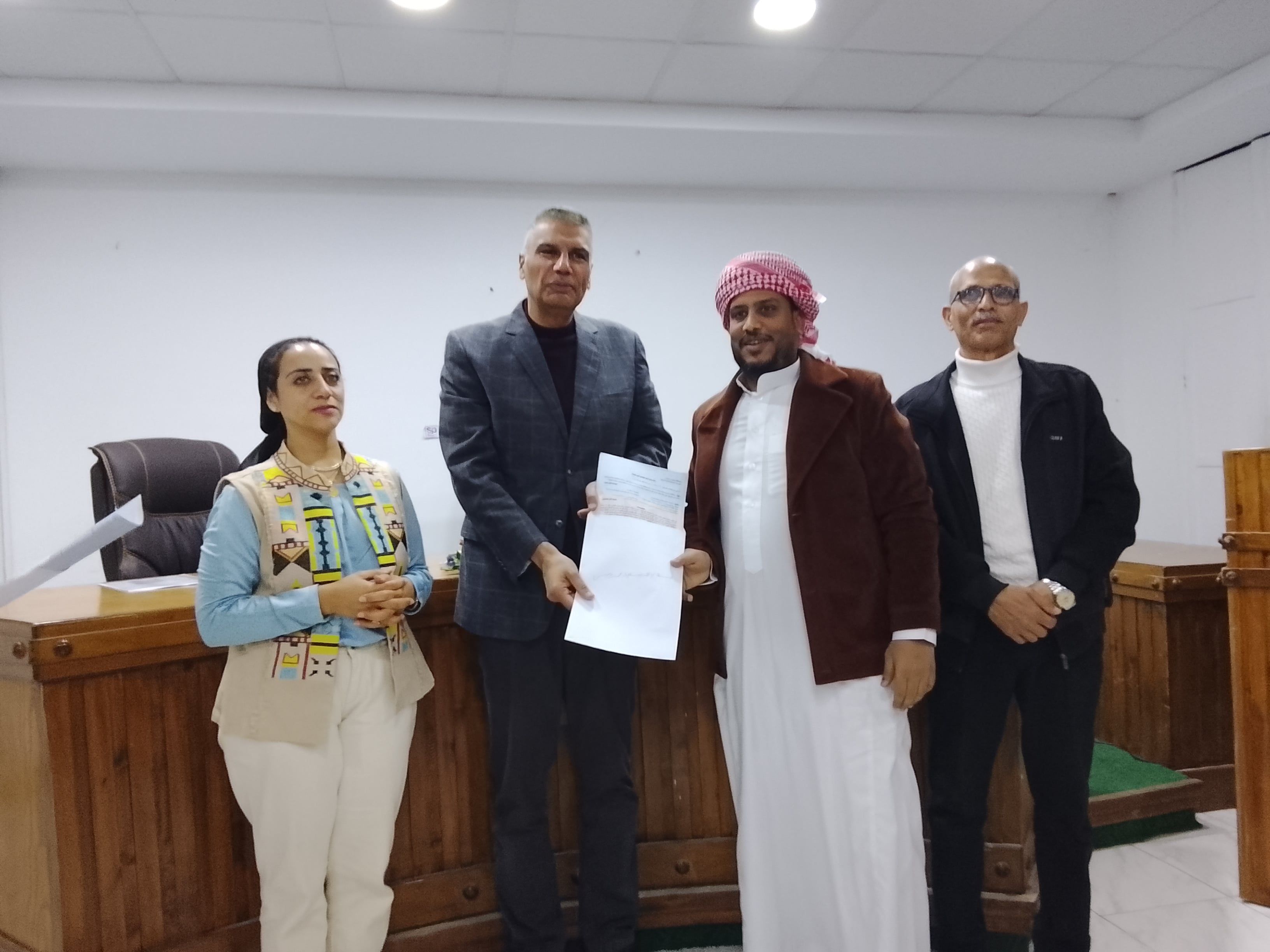 اللواء إسماعيل كمال محافظ جنوب سيناء أثناء تسليم عقود تقنين الأوضاع (4) اللواء إسماعيل كمال محافظ جنوب سيناء أثناء تسليم عقود تقنين الأوضاع (4)