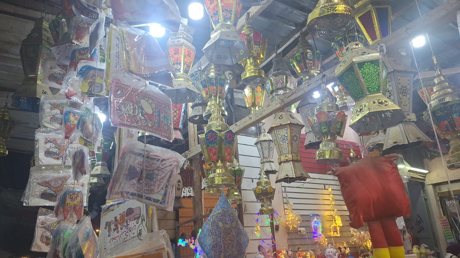 فوانيس القيسارية بأسيوط (18) فوانيس القيسارية بأسيوط (18)