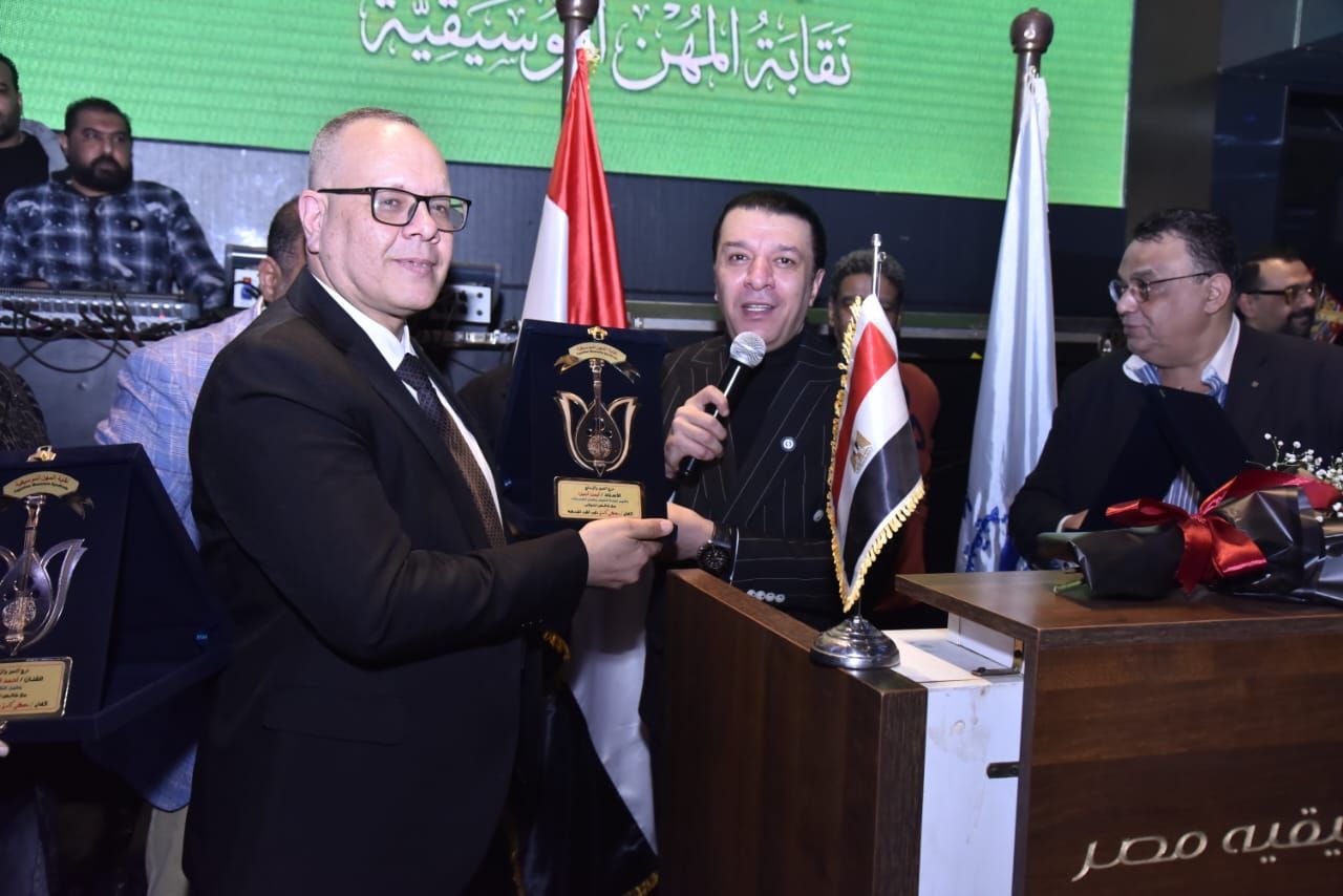 تكريم تكريم