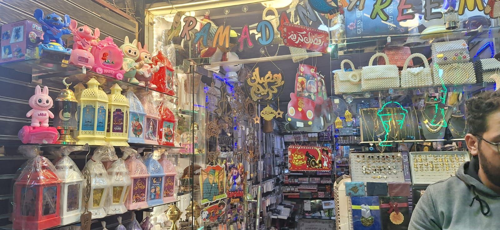 فوانيس القيسارية بأسيوط (12) فوانيس القيسارية بأسيوط (12)