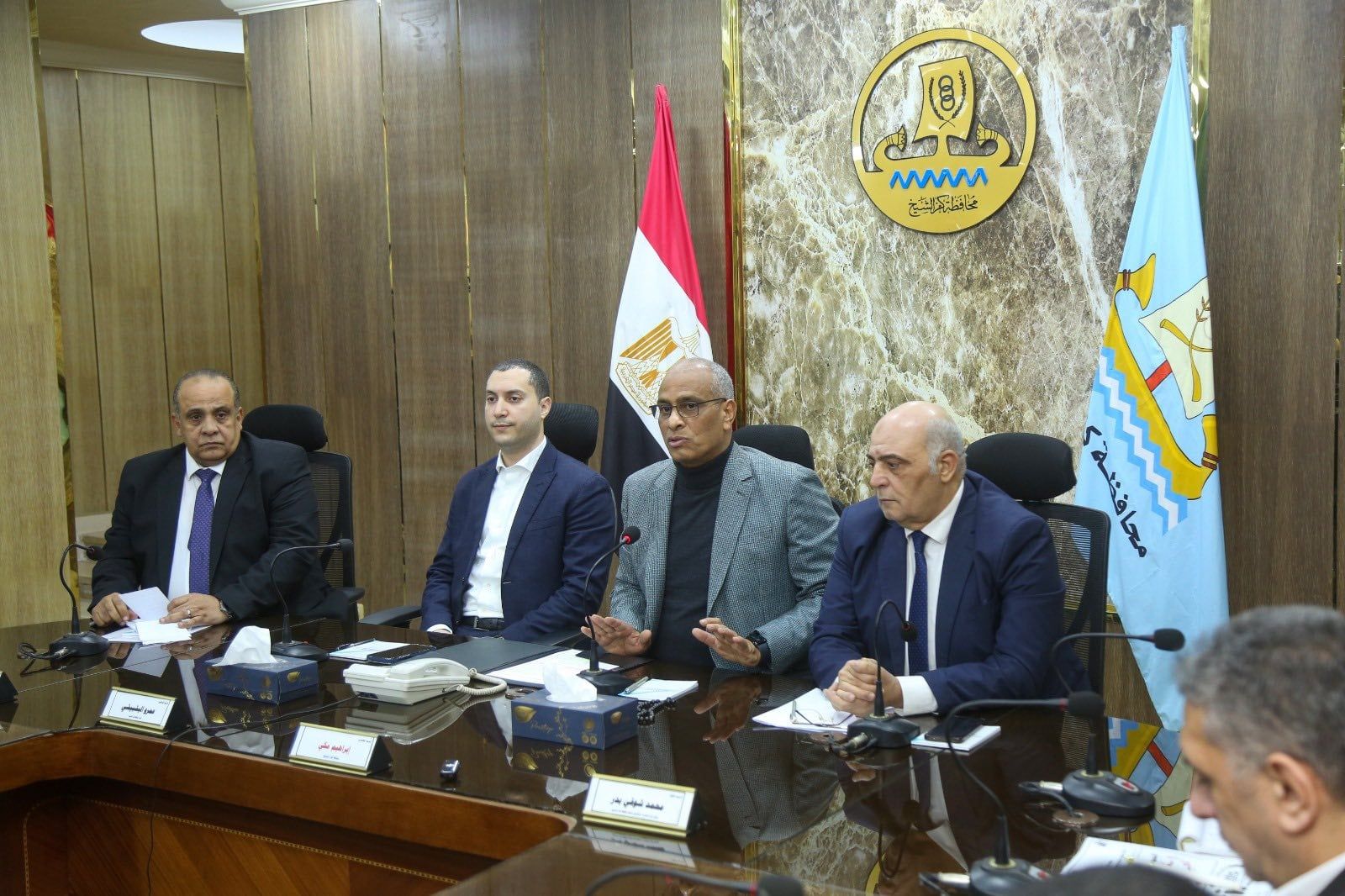 محافظ كفر الشيخ يناقش الاستعدادات لعيد الفطر محافظ كفر الشيخ يناقش الاستعدادات لعيد الفطر