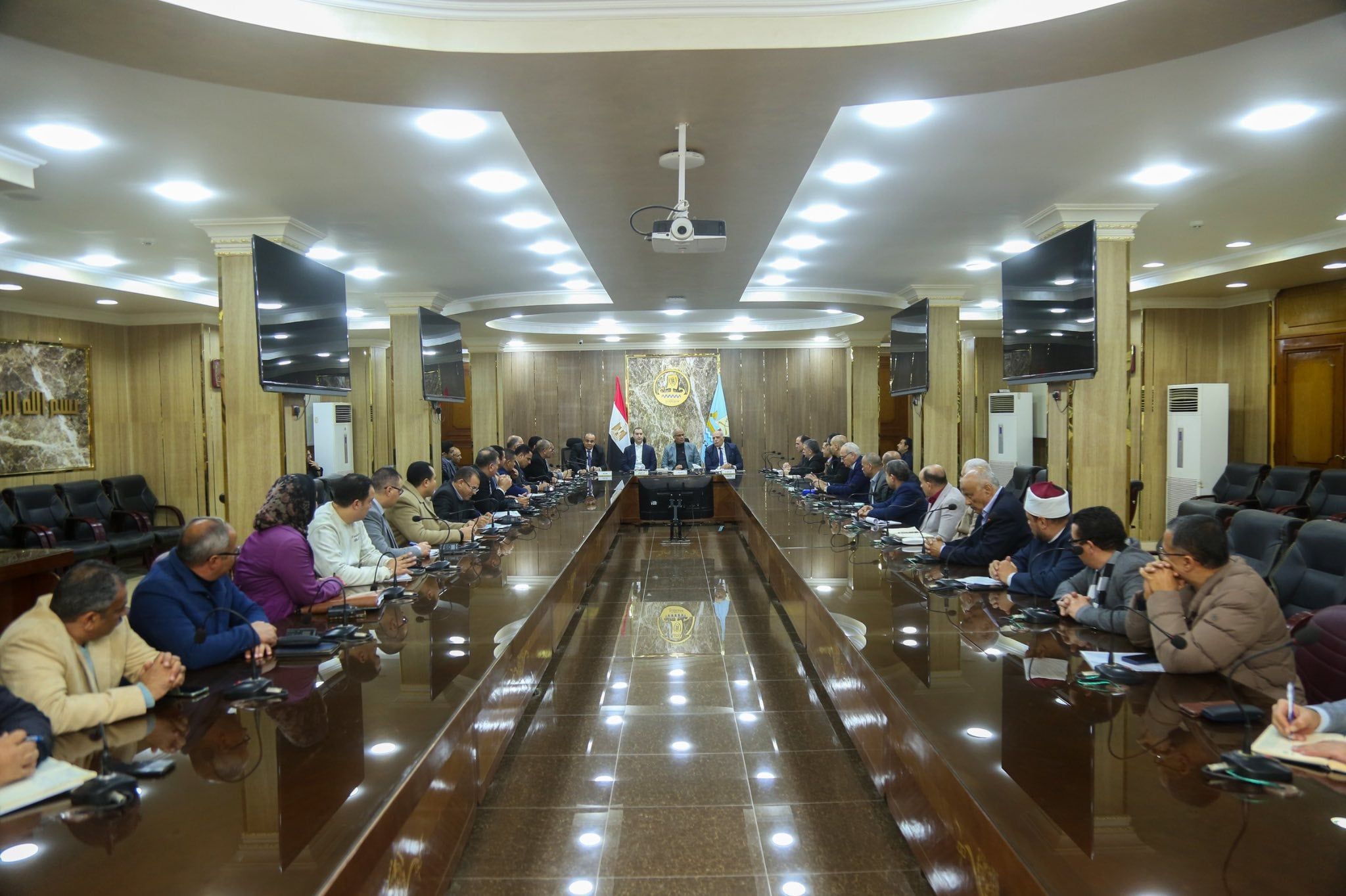 مناقشة الاستعدادات لعيد الفطر مناقشة الاستعدادات لعيد الفطر