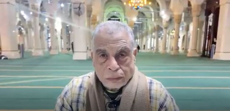 أحمد محمد أبو علف من رواد المسجد 65 سنة أحمد محمد أبو علف من رواد المسجد 65 سنة