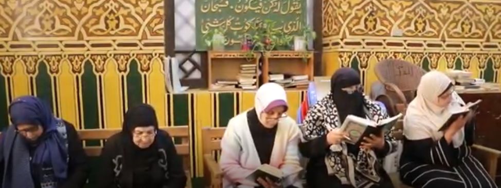 توافد السيدات لتلاوة كتاب الله على يد واعظات توافد السيدات لتلاوة كتاب الله على يد واعظات