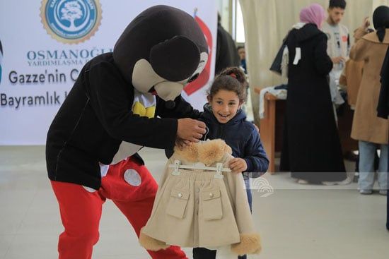 بهجة طفلة بلبس العيد بهجة طفلة بلبس العيد