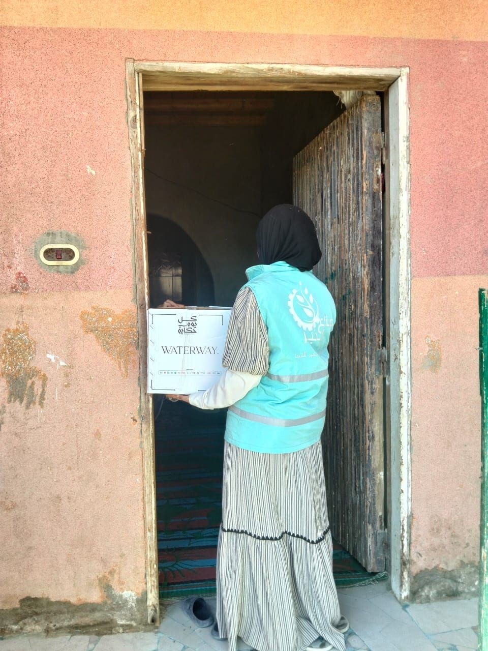 صناع الخير توزع كراتين المواد الغذائية ووجبات الإفطار على الأسر الأولى بالرعاية (5) صناع الخير توزع كراتين المواد الغذائية ووجبات الإفطار على الأسر الأولى بالرعاية (5)