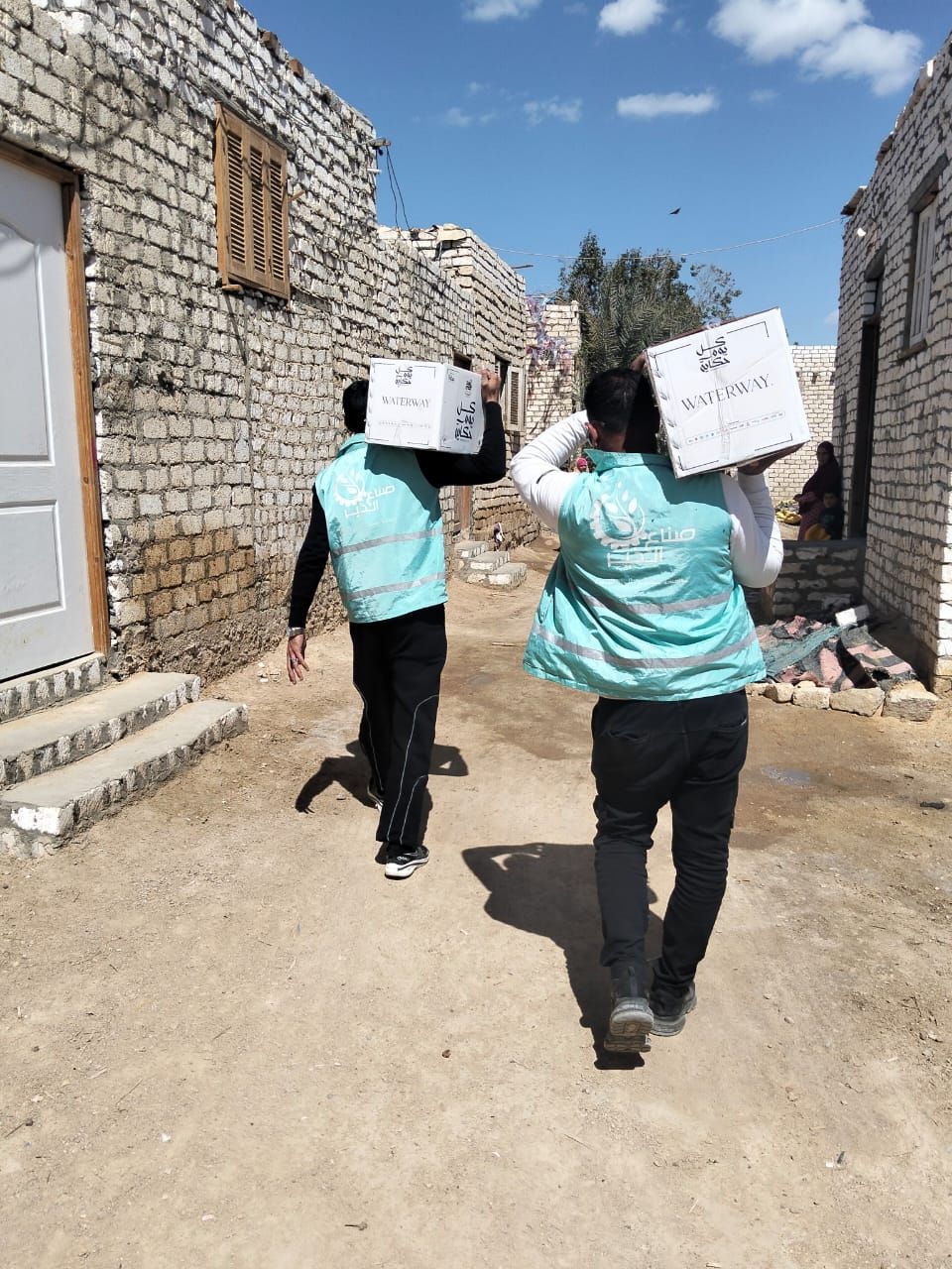 صناع الخير توزع كراتين المواد الغذائية ووجبات الإفطار على الأسر الأولى بالرعاية (4) صناع الخير توزع كراتين المواد الغذائية ووجبات الإفطار على الأسر الأولى بالرعاية (4)