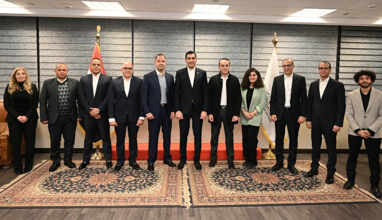 وزير الرياضة وشركة ستادات وزير الرياضة وشركة ستادات