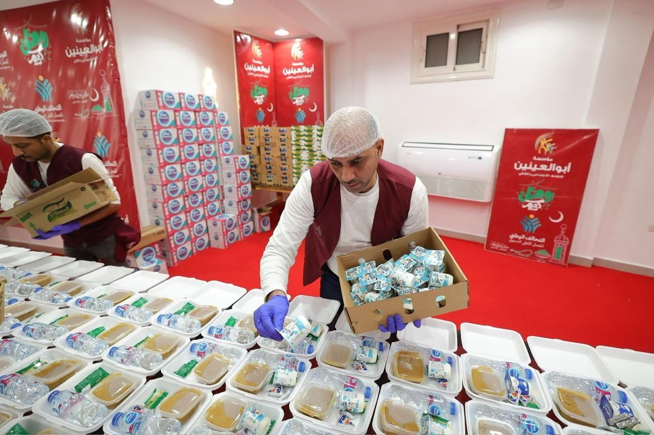 مؤسسة أبو العينين تواصل توزيع وجبات السحور تحت مظلة التحالف الوطني للعمل الأهلي (3) مؤسسة أبو العينين تواصل توزيع وجبات السحور تحت مظلة التحالف الوطني للعمل الأهلي (3)