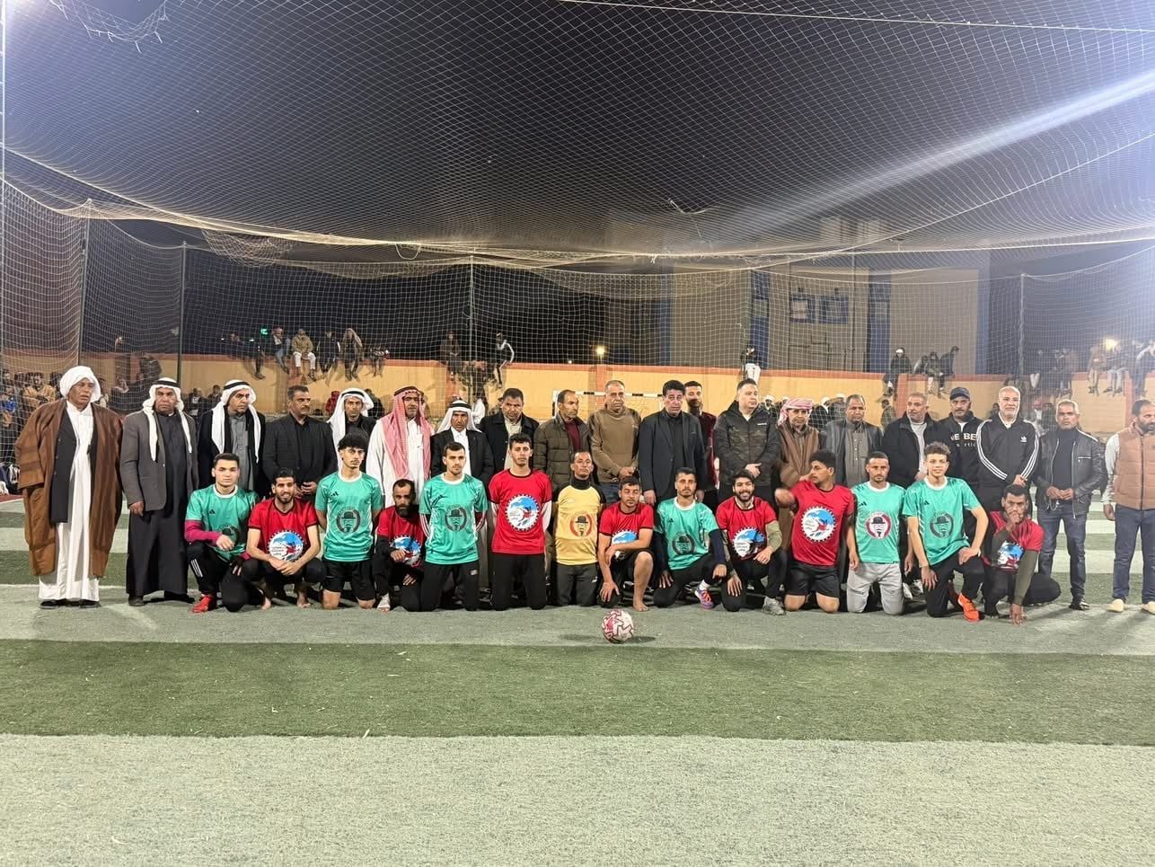 الصورة الجماعية بين الفريقين بحضور المشايخ الصورة الجماعية بين الفريقين بحضور المشايخ