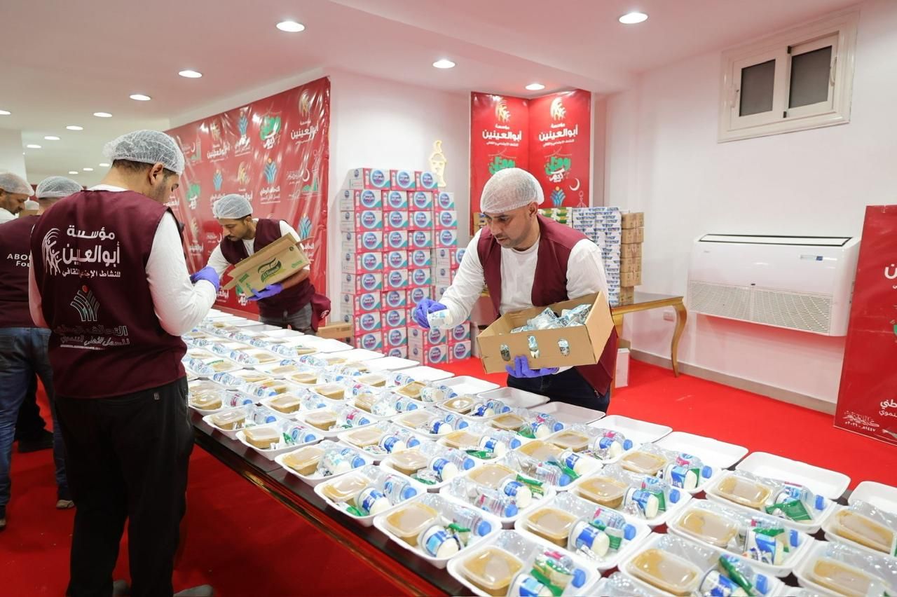 مؤسسة أبو العينين تواصل توزيع وجبات السحور تحت مظلة التحالف الوطني للعمل الأهلي (2) مؤسسة أبو العينين تواصل توزيع وجبات السحور تحت مظلة التحالف الوطني للعمل الأهلي (2)