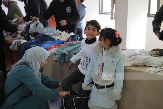 فرحة أطفال أيتام بلبس العيد فرحة أطفال أيتام بلبس العيد