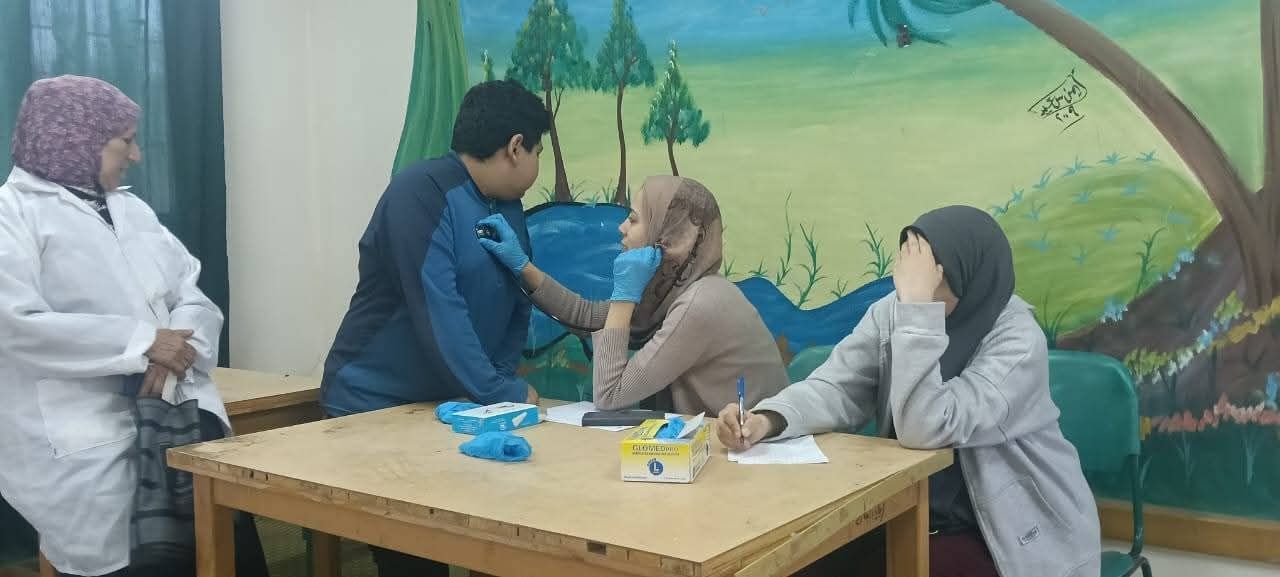 فحص الطلاب بالمدارس فحص الطلاب بالمدارس