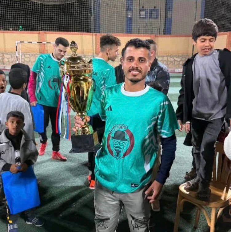 كابتن فريق الخروبة احمد ابو العبد وكأس البطولة كابتن فريق الخروبة احمد ابو العبد وكأس البطولة