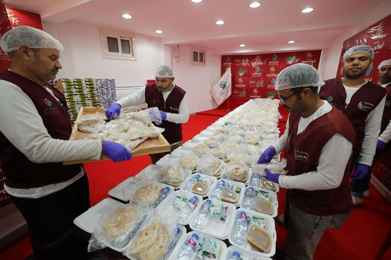 مؤسسة أبو العينين تواصل توزيع وجبات السحور تحت مظلة التحالف الوطني للعمل الأهلي (4) مؤسسة أبو العينين تواصل توزيع وجبات السحور تحت مظلة التحالف الوطني للعمل الأهلي (4)