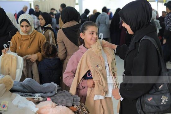 بهجة العيد ترسم على وجوه الأطفال بهجة العيد ترسم على وجوه الأطفال