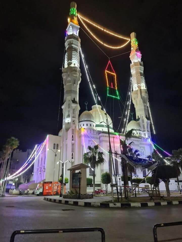 فانوس في المجمع فانوس في المجمع