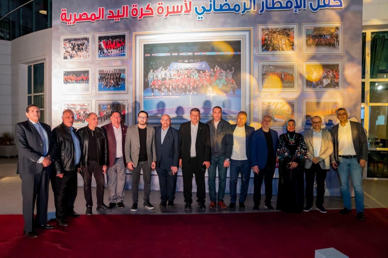 de7e2301-1553-41d0-8189-b5831f7253a2 de7e2301-1553-41d0-8189-b5831f7253a2