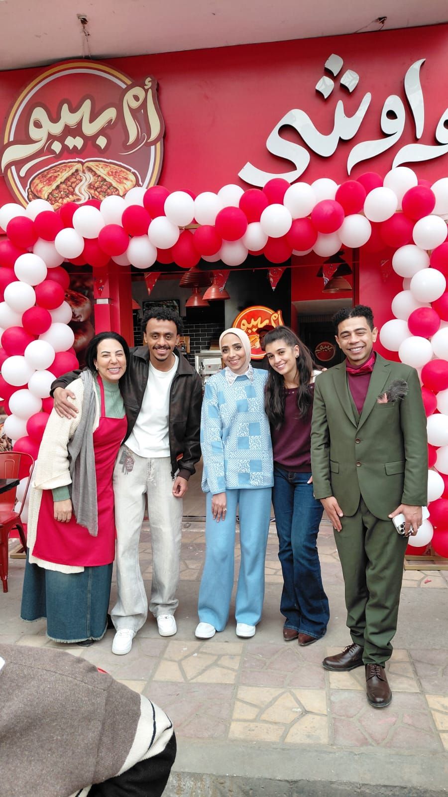 هاجر جميل بصحبة ابطال مسلسل بيبو فى الكواليس هاجر جميل بصحبة ابطال مسلسل بيبو فى الكواليس