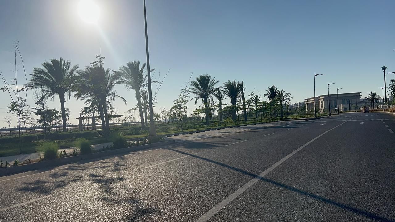 شوارع المدينة وقت الغروب شوارع المدينة وقت الغروب