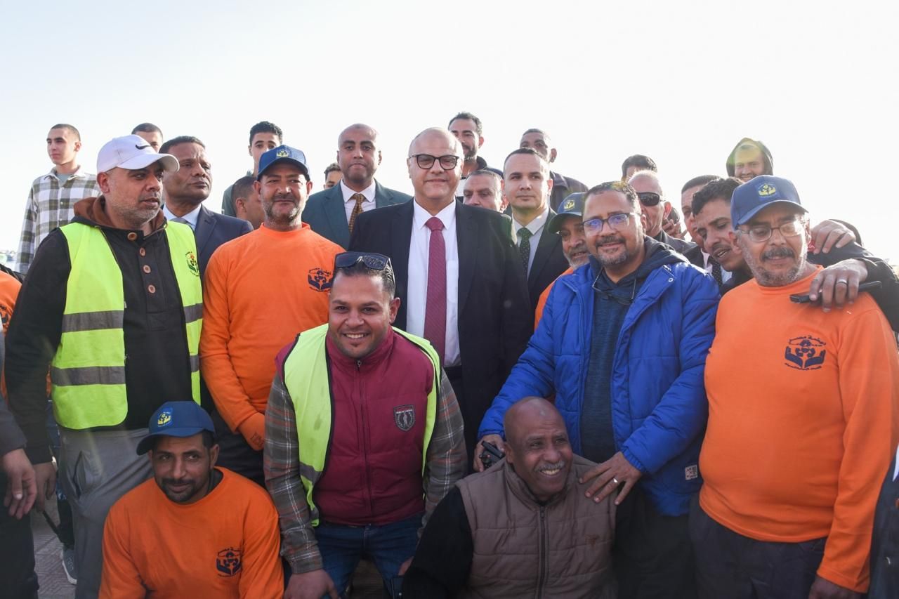 صورة جماعية مع المواطنين صورة جماعية مع المواطنين